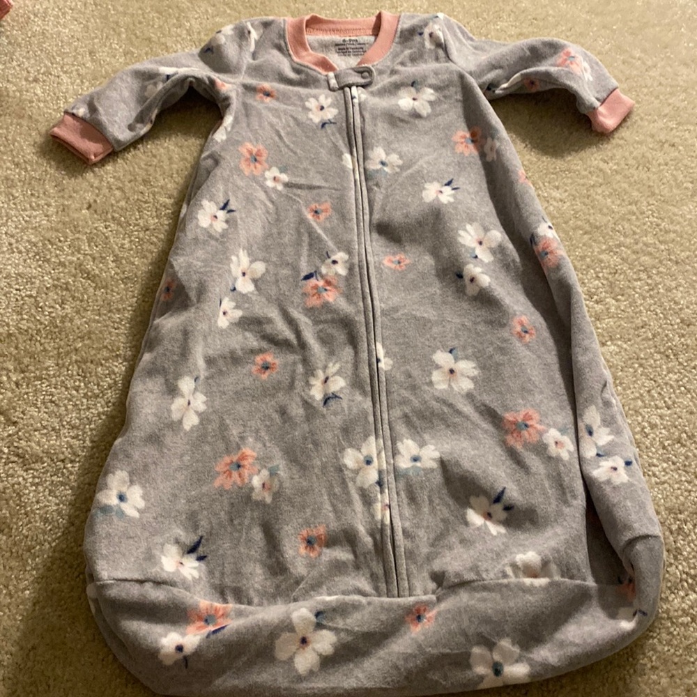 Barely worn carters sleep sack size 6-9 months